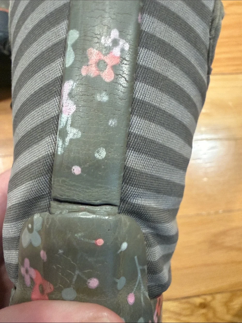 Bogs girls flowers / stripes snowboots size 9 .